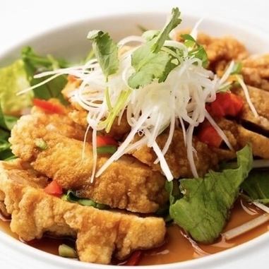 【五味自在】熟練の技が紡ぐ。肉汁溢れる点心から始まる、五臓六腑に染み渡る至高のフルコース