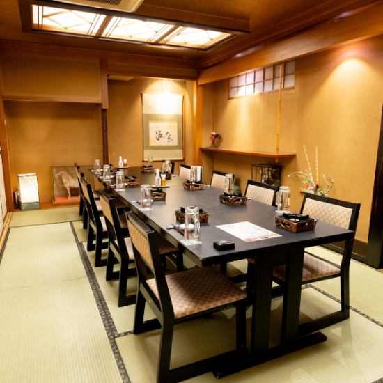 大小各種個室ご用意。接待・ご家族でのお食事など様々なシーンで
