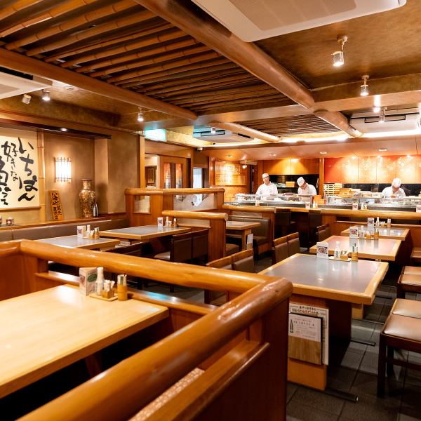 ご宴会は2名様からOK！1階フロアにある掘り炬燵席はご年配の方に好評。ご友人とのお食事や、接待、ご宴会など、幅広いシーンでご利用いただけます。和の雰囲気を感じながら、ゆったりとした時間をお過ごしください。