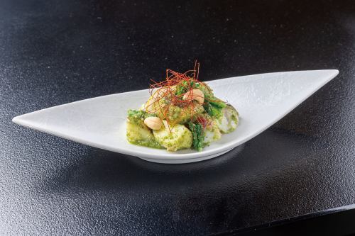 新じゃがいものナバベーゼ〈菜花のジェノベーゼ風〉