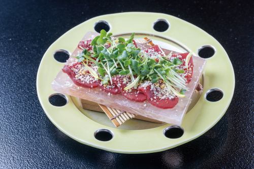 うまカルパッチョ～岩塩プレートで～