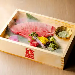 本鮪の断面刺し(背)