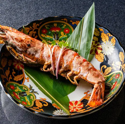 大虾串，用盐烤制。