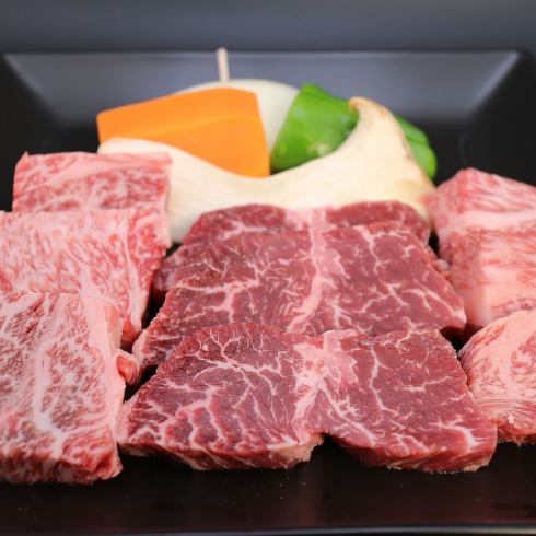 Enjoy the meat with excellent flavor and marbling ♪ The juices are juicy in your mouth!