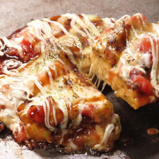 Our popular tomato cheese okonomiyaki 950 yen ♪