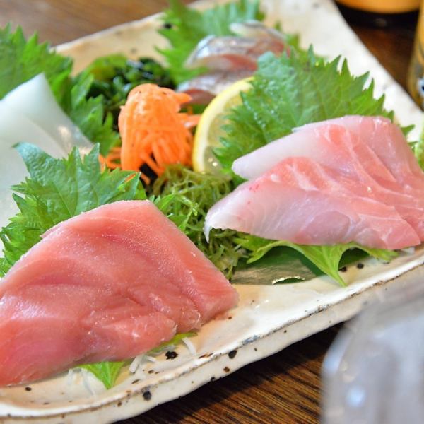 Assortment of 4 pieces of sashimi