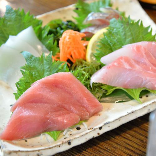 Assorted sashimi (four pieces)