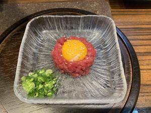 限定　ユッケ刺し