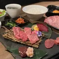 【僅限週末午餐時間】特惠套餐 - 頂級及牛套餐（每日限10份）3000日圓（含稅）