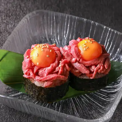 限量供應：韓式紫菜包飯（海苔捲）配韓式牛肉韃靼。