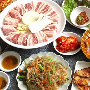 【仅限工作日预约】仅限工作日预约的人气套餐！五花肉无限量畅吃。4人以上即可享用。