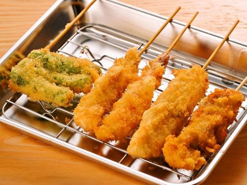 非常適合白天喝一杯◎炸串 110 日圓（~