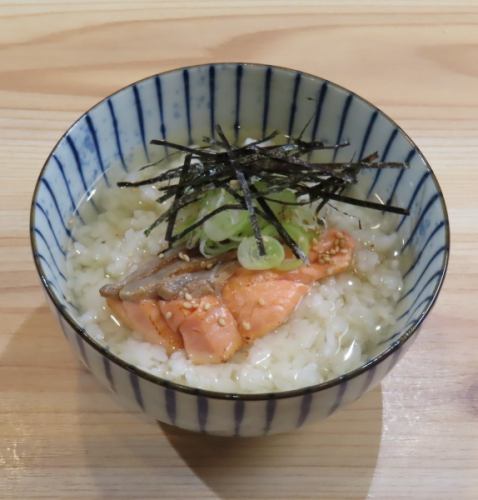茶泡飯（新鮮烤鮭魚）