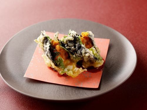 Sea urchin and perilla leaf wrapped in nori tempura