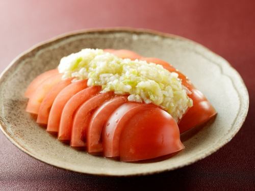 Tomato slices, green onion and ginger sauce