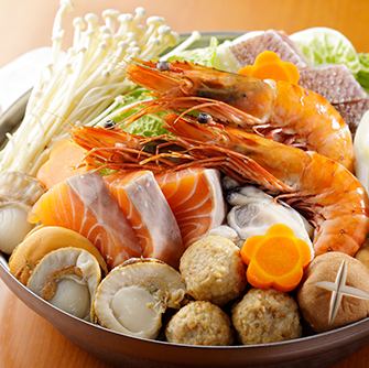 附赠120分钟无限畅饮!在露台享用【海鲜火锅套餐】。在漫长的秋夜里,尽情享受丰盛的海鲜和蔬菜的美味吧!