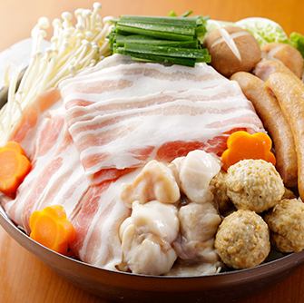 包含120分鐘無限暢飲!在露台享用【肉滿鍋】吧。在漫長的秋夜裡,盡情享受肉滿鍋的美味湯底吧!