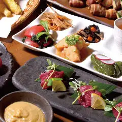 12月馬刺身 / 淡路雞 / 肉捲蔬菜串【冬季雅套餐】4,000日元★含無限暢飲6,000日元