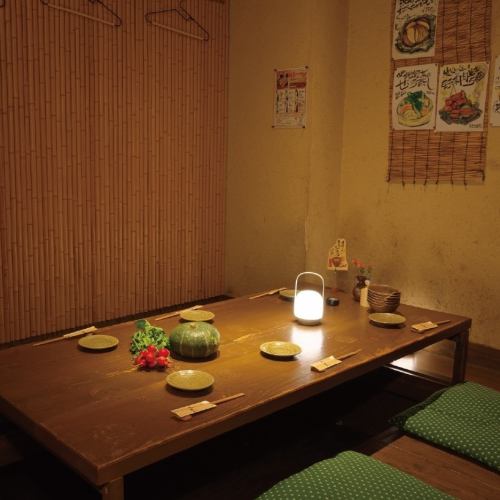 一楼设有带下沉式暖桌的私人房间