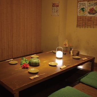 可提供可容纳4人或以上的私人房间。私密包间,氛围轻松,是与朋友聚会的理想场所。这间房间是下沉式暖桌,非常舒适放松!只有一间房,请尽早预订。高品质的场地,非常适合举办生日和周年纪念活动。请直接联系门店进行预订。(三宫/居酒屋/畅饮/欢迎派对/告别派对/包厢)