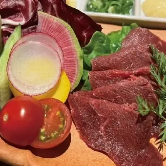 熊本県産 馬刺しと地場野菜の野菜刺し 盛り合わせ 川端味噌を添えて