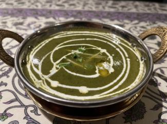 Spinach and chicken curry