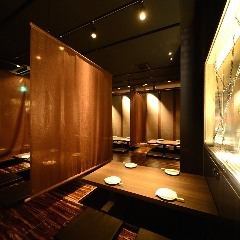 《掘りごたつ2～4名様用》2名様からのご利用可能ですので一度お問い合わせ是非。各種宴会コース、単品料理に飲み放題プラン、お席のみご予約お待ちしております☆☆2～6,7～12,13～24,25～50名様各種完全個室有り。最大90名様宴会可能です☆