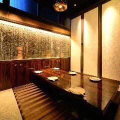 《掘りごたつ個室≪4～6名様用》完全個室を多彩に完備！自慢の鉄板焼がくつろぎのプライベート空間でゆっくりお愉しみ頂けます★合コンや、会社でのご宴会にどうぞ！☆2～6,7～12,13～24,25～50名様各種完全個室有り。最大90名様宴会可能です☆
