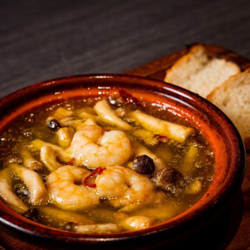 海老と木の子のアヒージョ