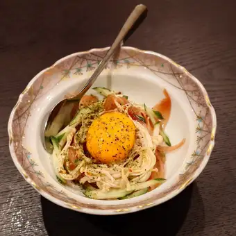 生ハム塩ユッケ