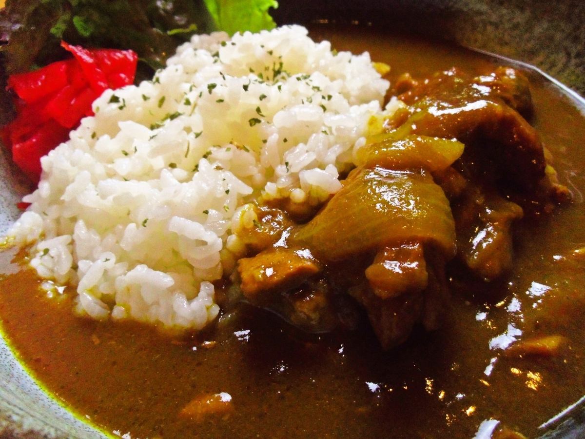 炭焼きチキンカレーは特に絶品！オーダー必須のメニュー♪♪