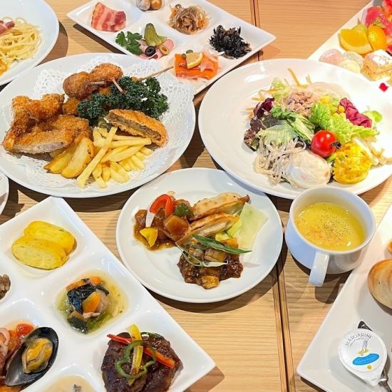 地上17階のパノラマビューを満喫。シェフ渾身のビュッフェをカジュアルに楽しむ