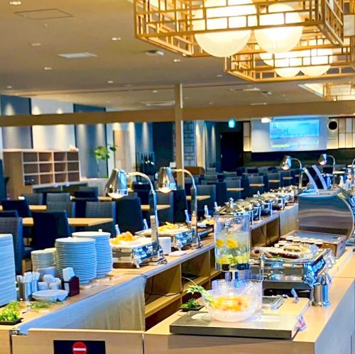 17階の絶景レストランで楽しむ。シェフ自慢のビュッフェ