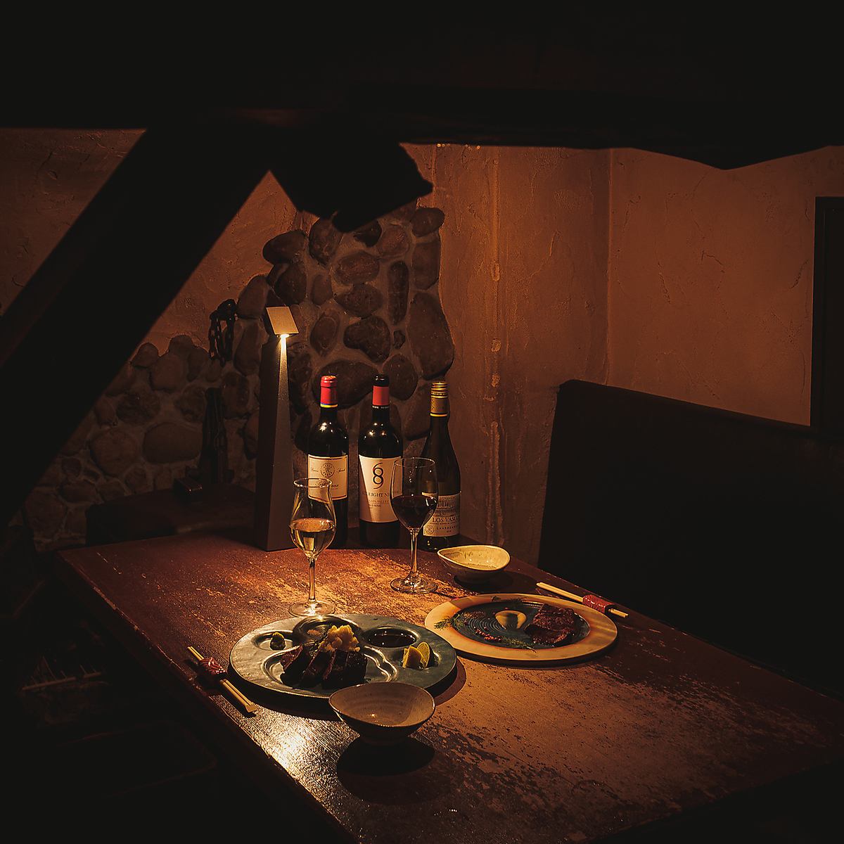 The semi-private room in the semi-basement is a calm seat isolated from the surroundings♪