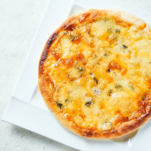 Quattro Formaggi with 4 kinds of cheese and honey