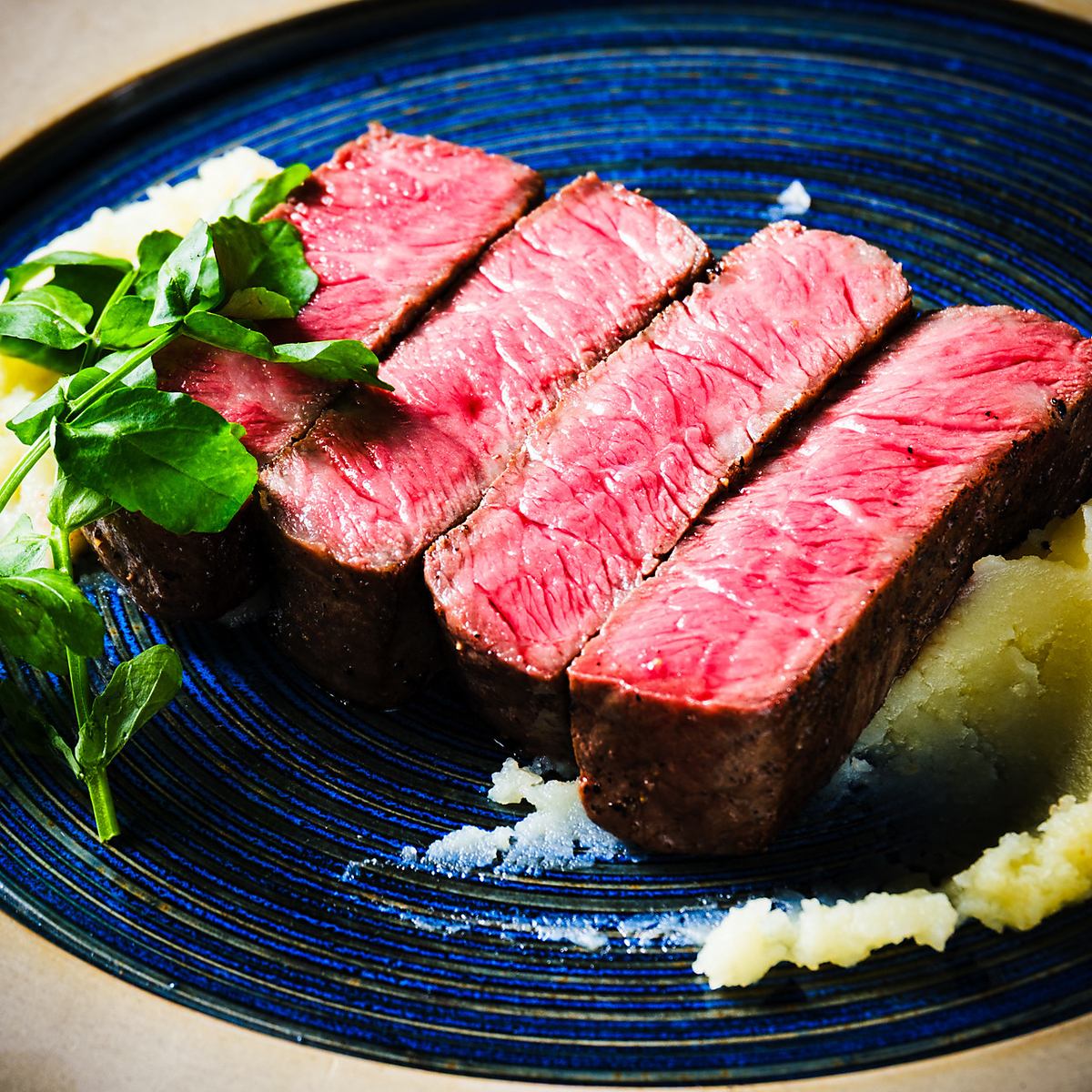 国産黒毛和牛ステーキはぜひお召し上がりいただきたい逸品です