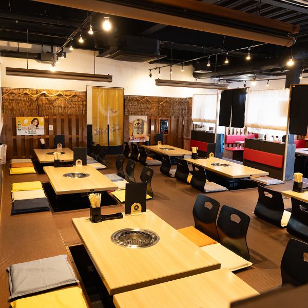 【嬉しい座敷席♪】当店の座敷席は、4名様用が6卓、6名様用が6卓あり、家族や友人との集まり、宴会、特別なイベントなど、さまざまなシーンに対応しています。くつろげる空間で、美味しいお食事とともに心温まるひとときをお楽しみください。