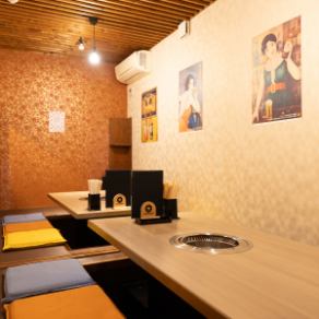 色々な会話を楽しむための席を整えております!友達と一緒に過ごす時間が特別なものになるよう、居心地の良いゆったりとした空間を提供しております。お料理を味わいながら、笑顔あふれる会話が生まれることでしょう♪リラックスした雰囲気の中で、心に残るひとときをぜひお楽しみください☆