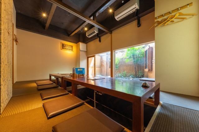 There are also private rooms with an adult atmosphere.All seats have horigotatsu (horizontal kotatsu), so you can take off your shoes and enjoy a relaxing and special time.It can accommodate 2 people or more, so it's perfect for a date or a meal with your family.Additionally, we can accommodate groups of up to 14 people.Enjoy a luxurious time in a comfortable space!
