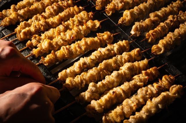 <15종 이상> 국산 브랜드 닭 사용.비장숯으로 굽는 구애【야키토리】를 꼭 즐겨 주세요.