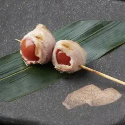 고기 감기 아스파라 꼬치 (1 개) / 고기 감기 토마토 꼬치 (1 개) / 고기 감기 치즈 꼬치 (1 개)