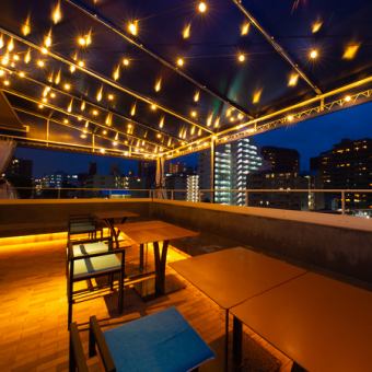Our terrace has six tables for two people, and you can enjoy your meal in an open space, perfect for a BBQ while watching the night view. Another great point is that you can enjoy it without worrying about getting sunburned. It's also the perfect seating for a date or a get-together with friends.