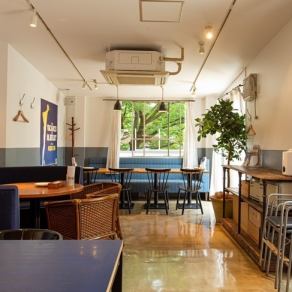 メインフロア右側のお部屋は開放感が抜群のおしゃれ空間。