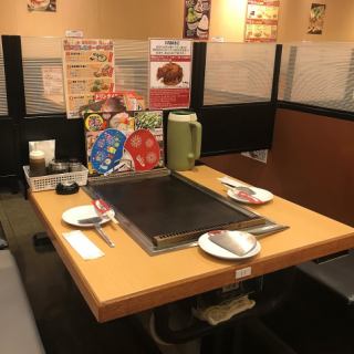 広々としたテーブル席