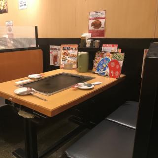 ゆったりお寛ぎ頂けるソファー席