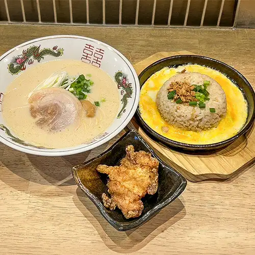 鶏白湯ラーメンと鉄板ガーリックライスセット