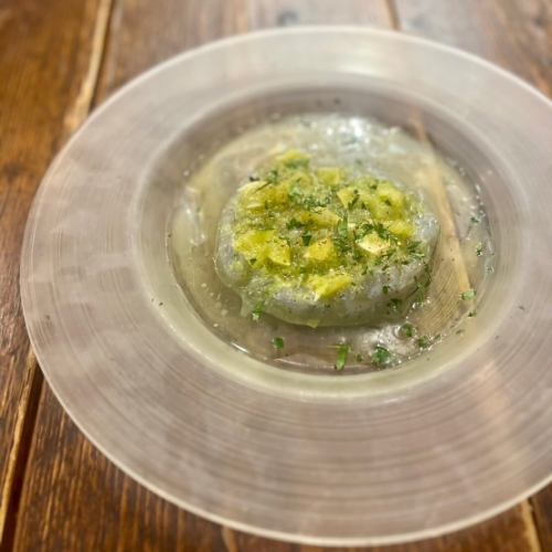 フレスカ スペシャルメニュー

静岡県産生シラスのカルパッチョ
自家製「檸檬胡椒」と湘南ゴールドのソース

新鮮な生シラスに自家製の檸檬胡椒とフレッシュな湘南ゴールドで合わせました

暑い夏にぴったり♪

是非キリッと冷えた白ワインで流して混んで欲しい一皿

マススペシャル♪