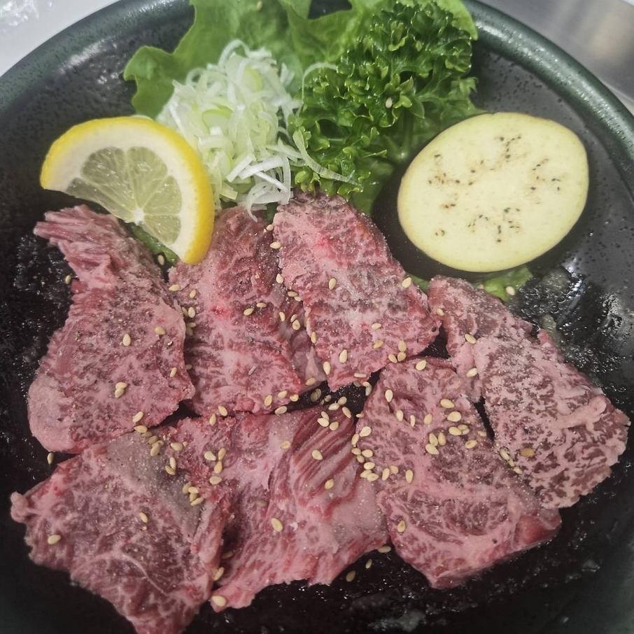 本格焼肉をはじめ、一品料理など充実のメニューが多数！本場の味を楽しめます◎