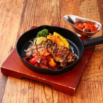 From July 15th: Premium Hamburger Steak 120g & Tandoori Chicken with Ratatouille Sauce, Served with Grilled Summer Vegetables
