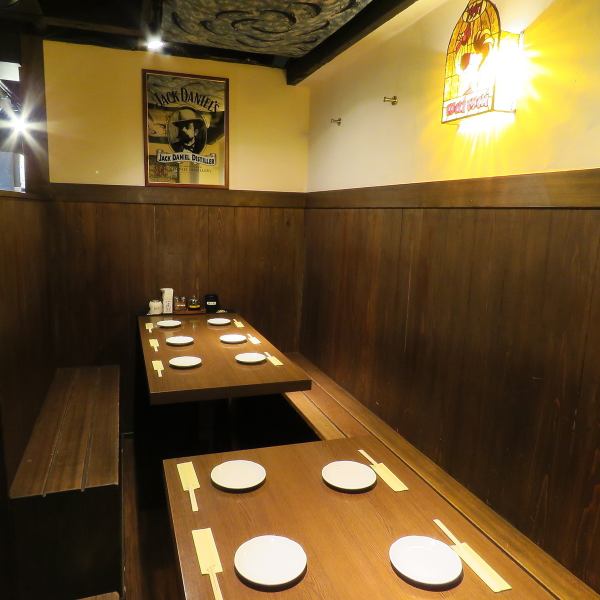 [Recommended for year-end party, New Year's party, welcome party, and girls' party] The semi-private room in the back of the store is recommended for group use ♪ Without hesitation surrounding the chicken pot with chicken soup and easily eaten skewers Please enjoy ♪ popular seats, so make a reservation as soon as possible!